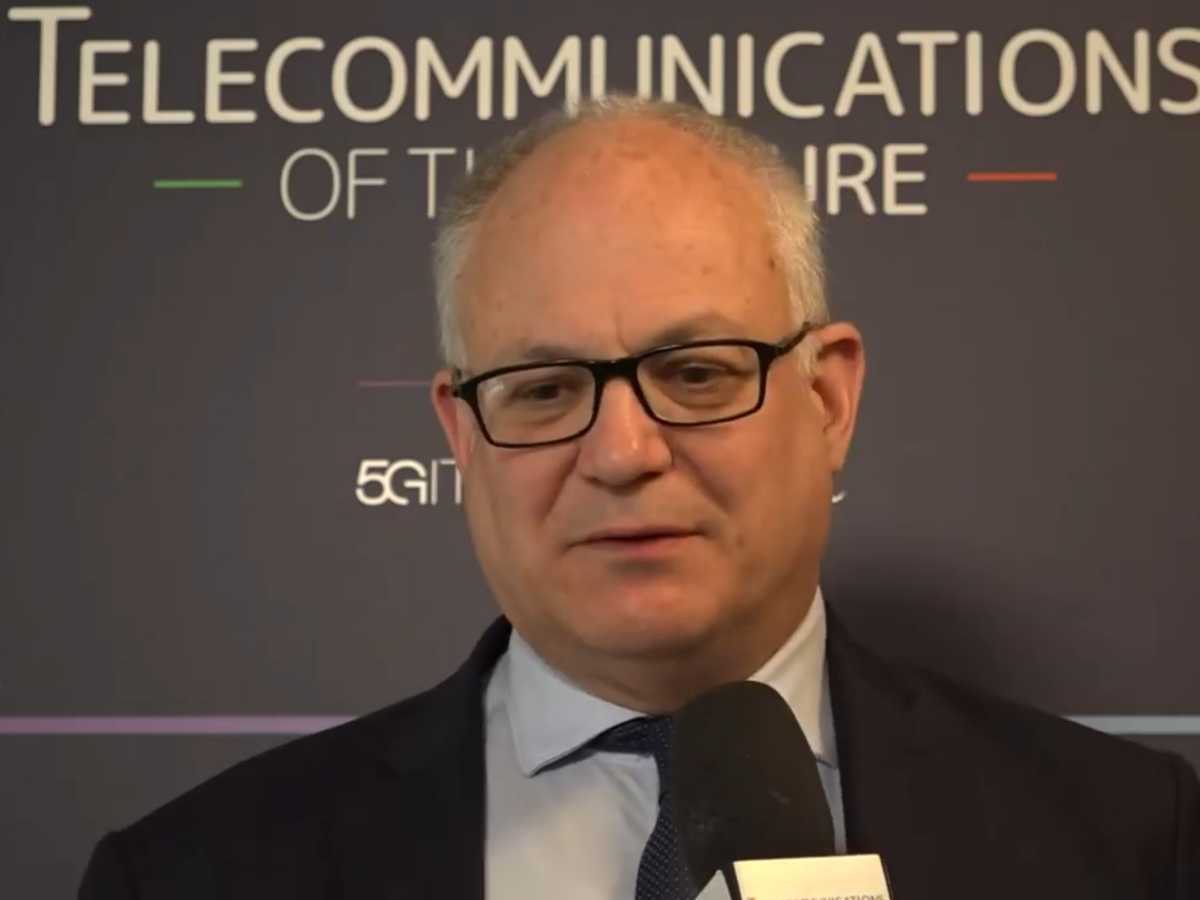 jene-stephaniuk-lkmGeyLItrw-unsplash-ls Roberto Gualtieri in un'intervista a telecommunications for the future