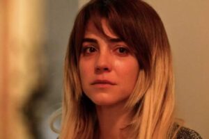 Ceyda in una scena di La forza di una donna