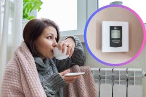 Donna che beve bevanda calda in casa al caldo