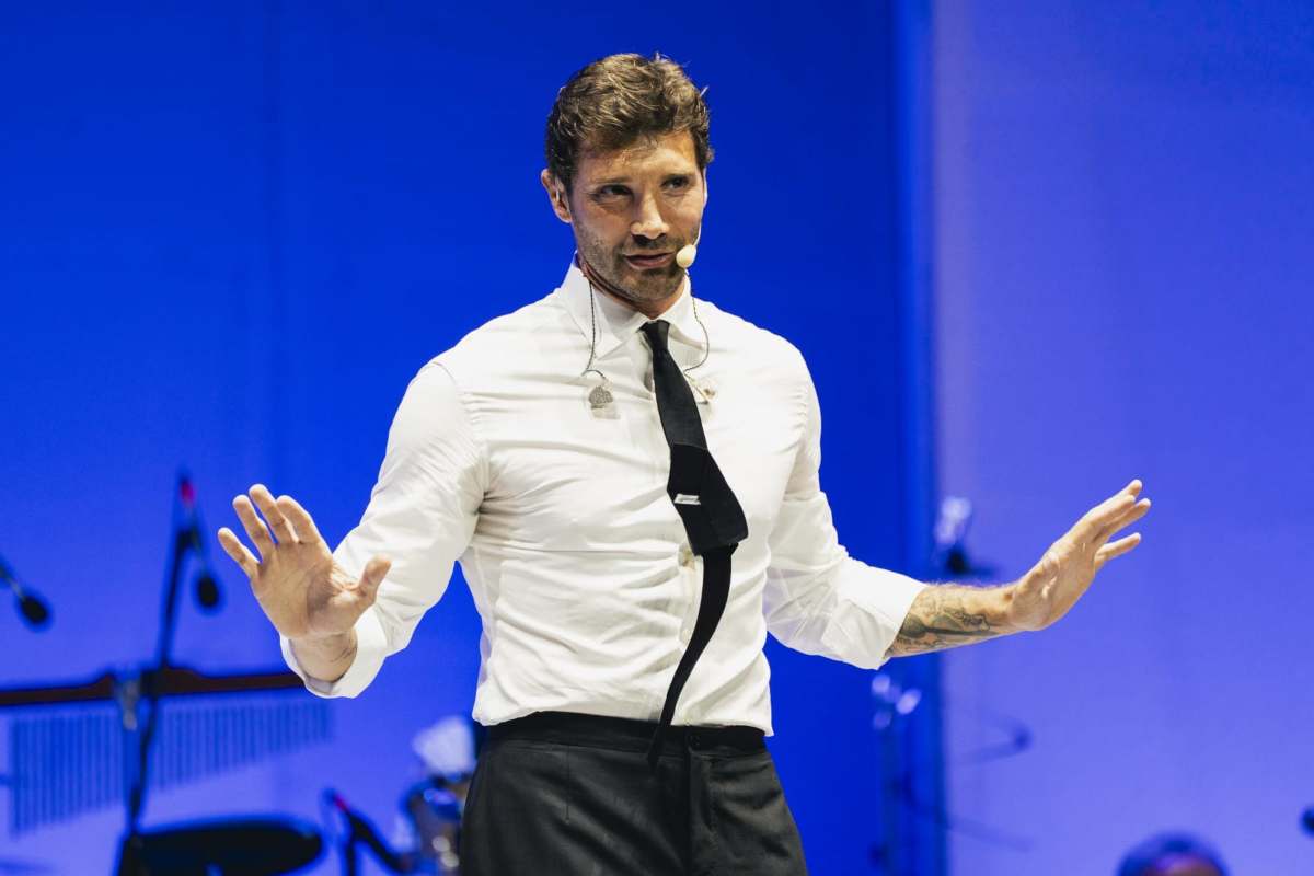 Stefano De Martino in una esibizione